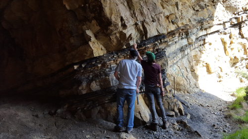 Studying ancient sediments in Tipperary near Silvermines (Left: John Güven; Right: Koen Torremans).